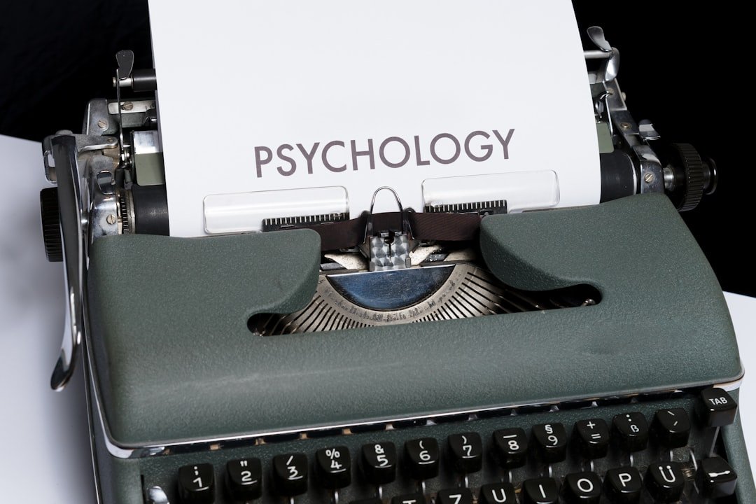 Die Psychologie des Loslassens: Warum uns die Trennung von Dingen so schwerfällt